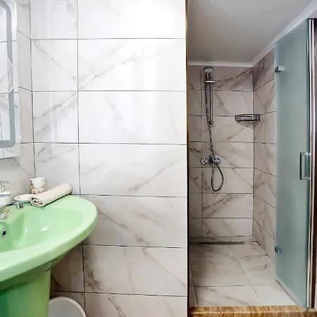 Deluxe 2 Center Apartment *