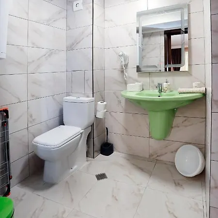 Deluxe 2 Center
