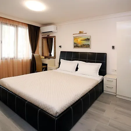 Deluxe 2 Center