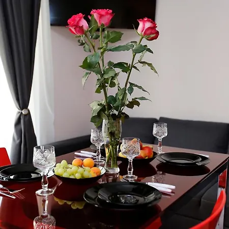 Deluxe 2 Center Апартамент Бургас