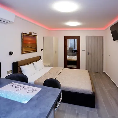 Deluxe 2 Center * Burgasz