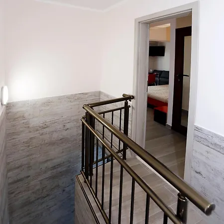 Апартамент Deluxe 2 Center Бургас